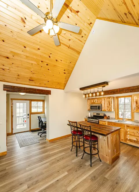 Kitchen - 13345 25th Ave NW, Oronoco, MN 55960 photo 7 of 8