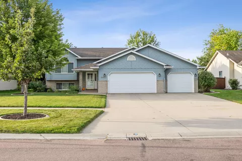 3018 36th Ave S, Fargo, ND 58104