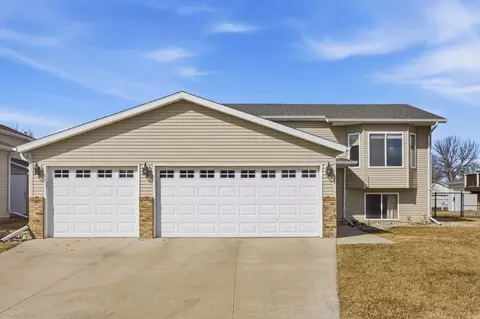 1122 5th Ave W, West Fargo, ND 58078