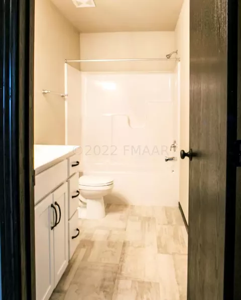 Bath - 6720 Thomas St, Horace, ND 58047 photo 4 of 5