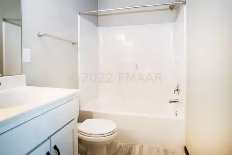 Bath - 6720 Thomas St, Horace, ND 58047 photo 3 of 5