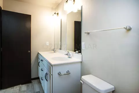 Bath - 6720 Thomas St, Horace, ND 58047 photo 2 of 5