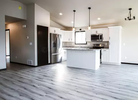 Kitchen - 6720 Thomas St, Horace, ND 58047 photo 2 of 4