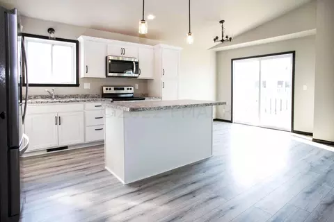 Kitchen - 6720 Thomas St, Horace, ND 58047 photo 3 of 4