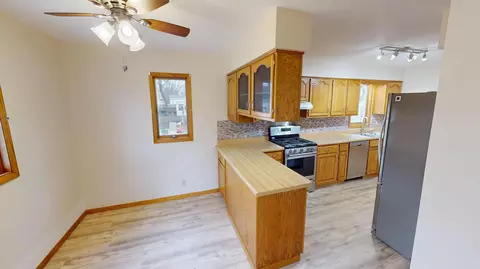 Kitchen - 1008 9th Ave SW, Austin, MN 55912 photo 2 of 4