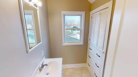 Bath - 1008 9th Ave SW, Austin, MN 55912 photo 1 of 2