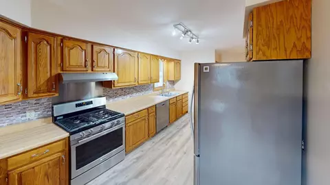 Kitchen - 1008 9th Ave SW, Austin, MN 55912 photo 4 of 4