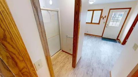 Entry Way - 1008 9th Ave SW, Austin, MN 55912 photo 2 of 2