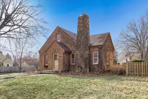 1402 Idaho Ave W, Falcon Heights, MN 55108