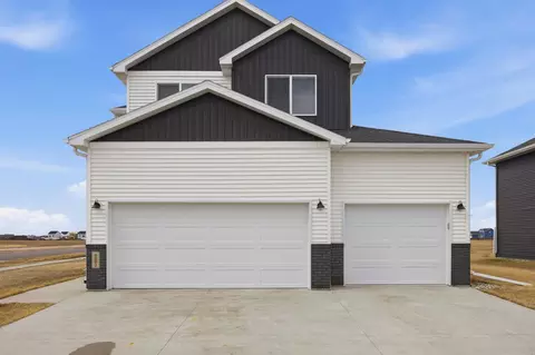 6683 28th St S, Fargo, ND 58104