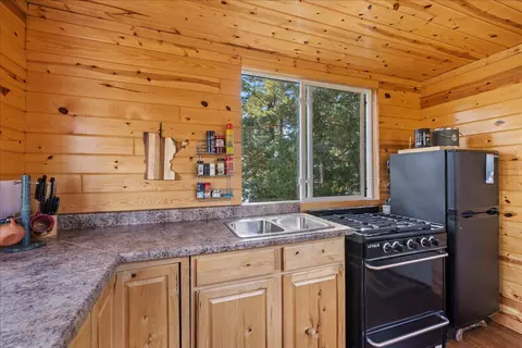 Kitchen - 2050 Shipman, Ely, MN 55731 photo 2 of 2