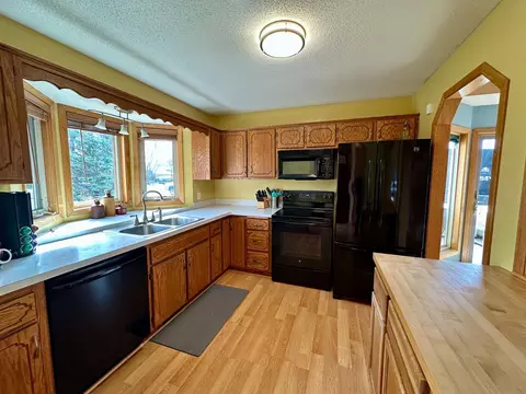 Kitchen - 6933 Sumac Ct, Centerville, MN 55038 photo 3 of 4