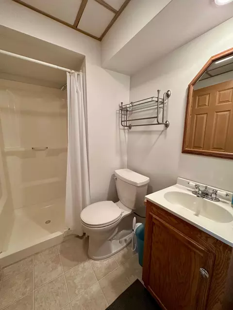 Bath - 6933 Sumac Ct, Centerville, MN 55038 photo 2 of 3