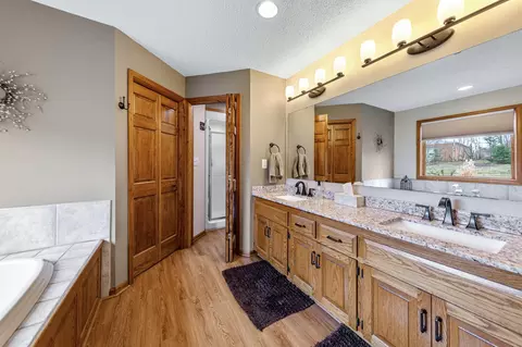 Bath - 5035 124th St E, Northfield, MN 55057 photo 2 of 4