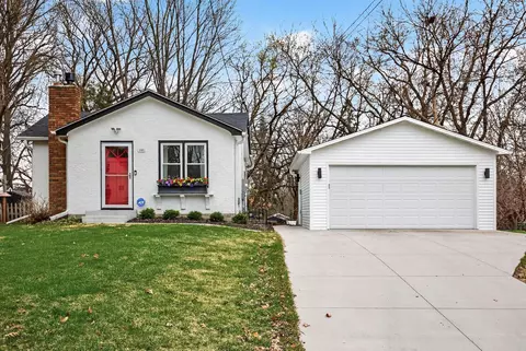 140 Hickory St, Mahtomedi, MN 55115