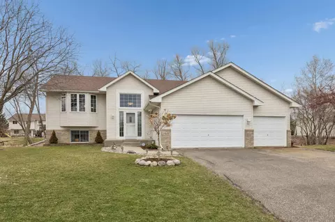 1121 Apple Cir, Mayer, MN 55360