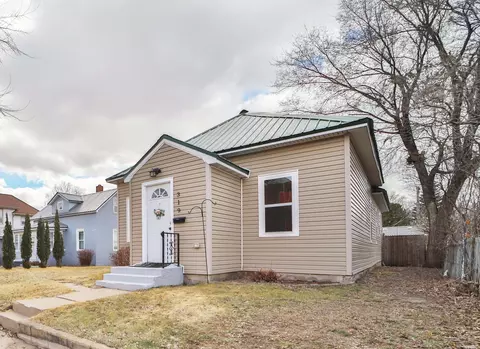 319 2nd St NE, Staples, MN 56479