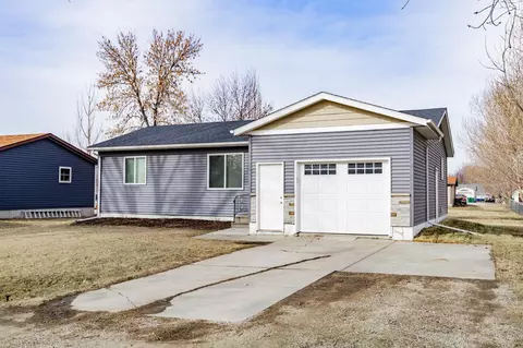 505 4th St E, Horace, ND 58047 photo 3