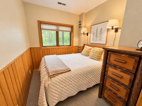 Bedroom - 511 Moose Mountain Dr, Tofte, MN 55615 photo 4 of 7