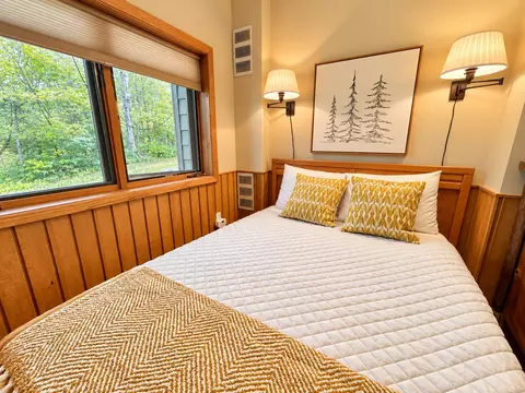 Bedroom - 511 Moose Mountain Dr, Tofte, MN 55615 photo 5 of 7