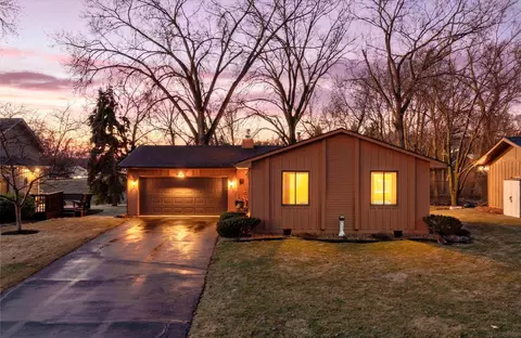 11337 Red Fox Dr, Maple Grove, MN 55369