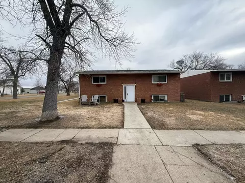 418 2nd Ave SW, Hillsboro, ND 58045