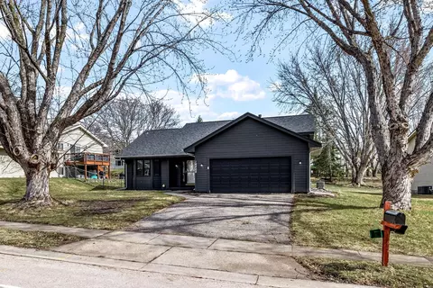 16408 Griffon Trl, Lakeville, MN 55044