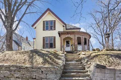 345 Maple St, Saint Paul, MN 55106