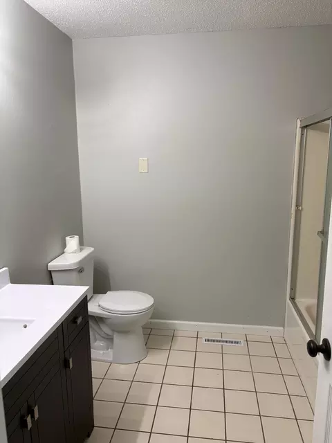 Bath - 506 7th Ave NE, Brainerd, MN 56401 photo 1 of 1