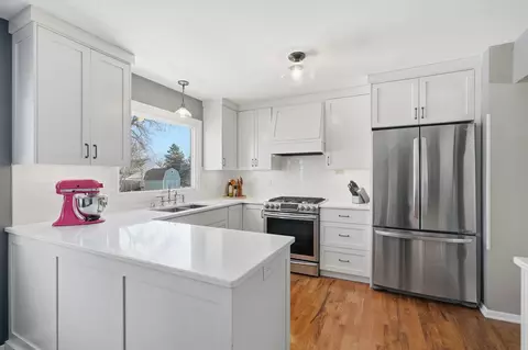 8671 Red Oak Dr, Eden Prairie, MN 55347