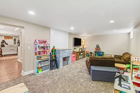 Living - 301 SE 3rd Ave SE, Pipestone, MN 56164 photo 7 of 7
