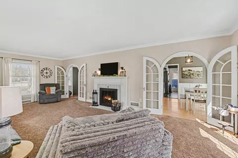 Living - 301 SE 3rd Ave SE, Pipestone, MN 56164 photo 1 of 7