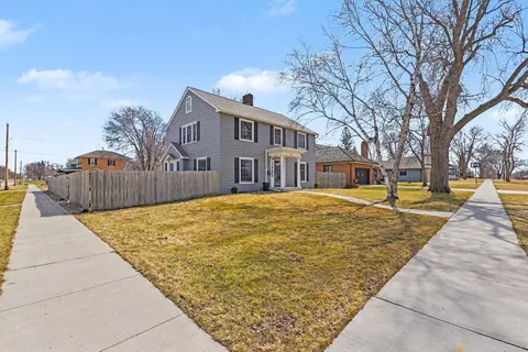 Exterior - 301 SE 3rd Ave SE, Pipestone, MN 56164 photo 3 of 6