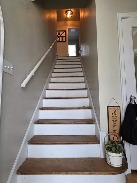 Entry Way - 301 SE 3rd Ave SE, Pipestone, MN 56164 photo 1 of 1