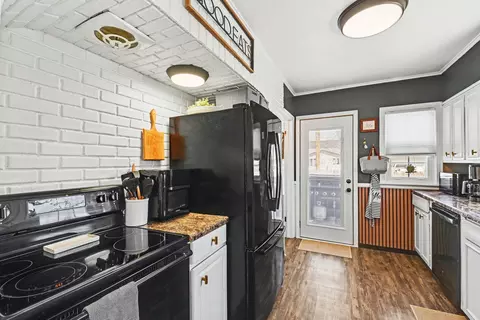 Kitchen - 301 SE 3rd Ave SE, Pipestone, MN 56164 photo 1 of 4