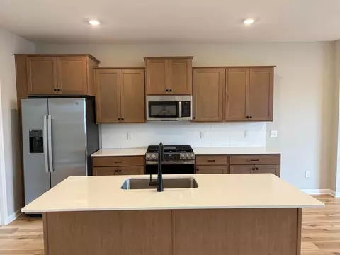 23164 Willow Dr, Rogers, MN 55374