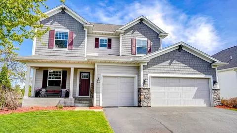 2046 Highland Cir, Hudson, WI 54016