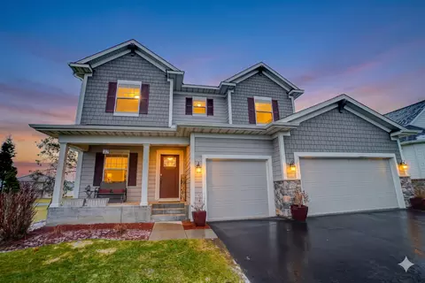 2046 Highland Cir, Hudson, WI 54016