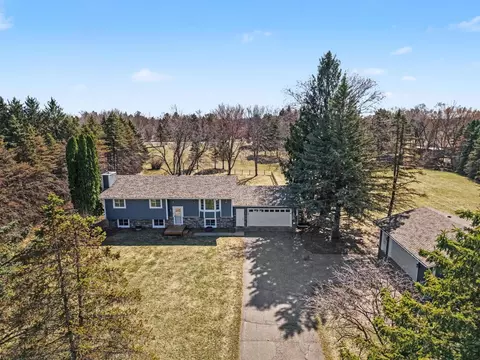 471 Mccutcheon Rd, Hudson, WI 54016