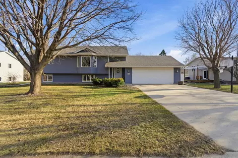 Exterior - 809 25th Ave SW, Willmar, MN 56201 photo 2 of 5