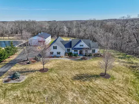 877 Yellowstone Trl, Hudson, WI 54016