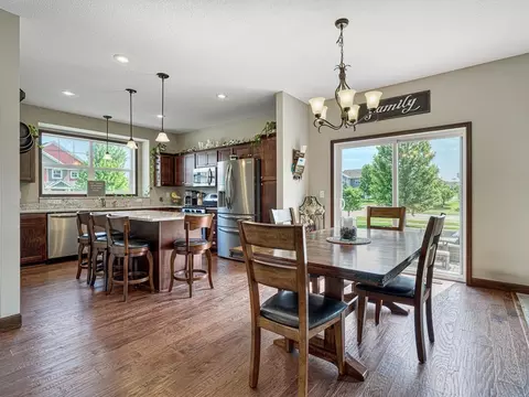 6024 158th St W, Apple Valley, MN 55124