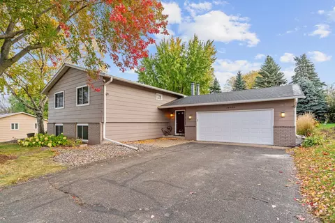16988 Weaver Lake Dr, Maple Grove, MN 55311