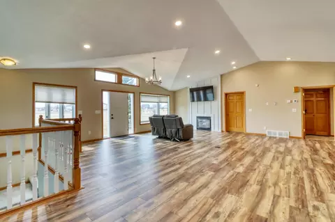 Living - 655 Christensen Ct, Mapleton, ND 58059 photo 2 of 11