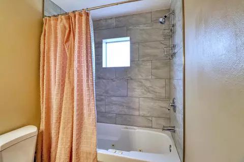 Bath - 655 Christensen Ct, Mapleton, ND 58059 photo 4 of 7
