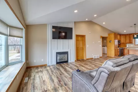 Living - 655 Christensen Ct, Mapleton, ND 58059 photo 6 of 11