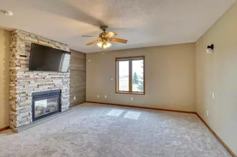 Living - 655 Christensen Ct, Mapleton, ND 58059 photo 9 of 11