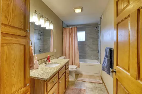Bath - 655 Christensen Ct, Mapleton, ND 58059 photo 3 of 7