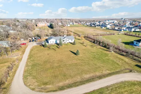 655 Christensen Ct, Mapleton, ND 58059