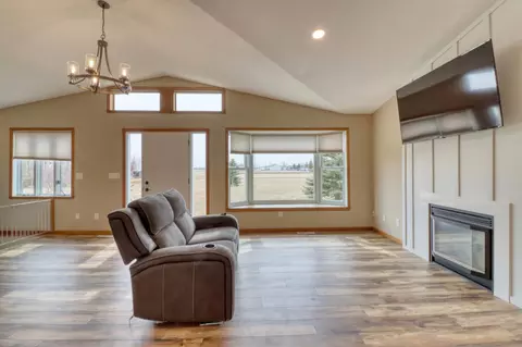 Living - 655 Christensen Ct, Mapleton, ND 58059 photo 5 of 11